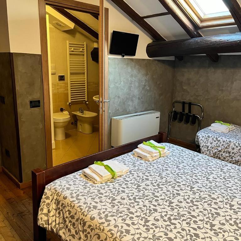 BORGHETTO AIRPORT/HOSPITAL - Camera Tripla con Bagno Privato - 8