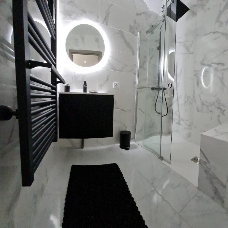 La Suite d'Ysis - Jacuzzi - Saint-Etienne - Apartment mit 1 Schlafzimmer - 15