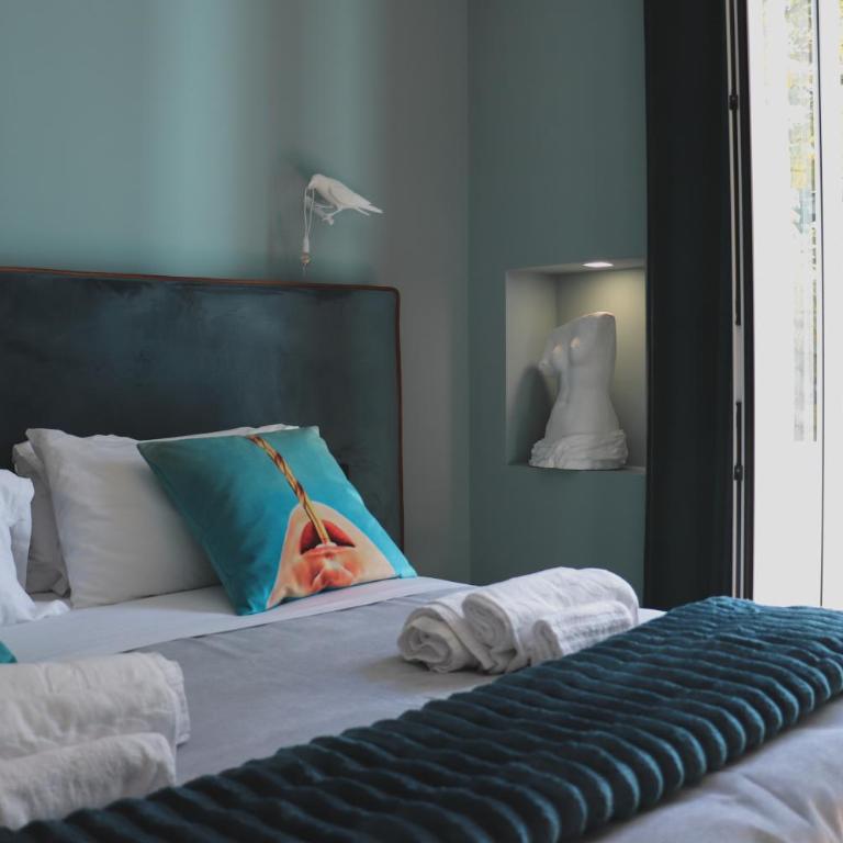 Aron Only Suites Bed and Breakfast - Camera Tripla con Balcone - 9