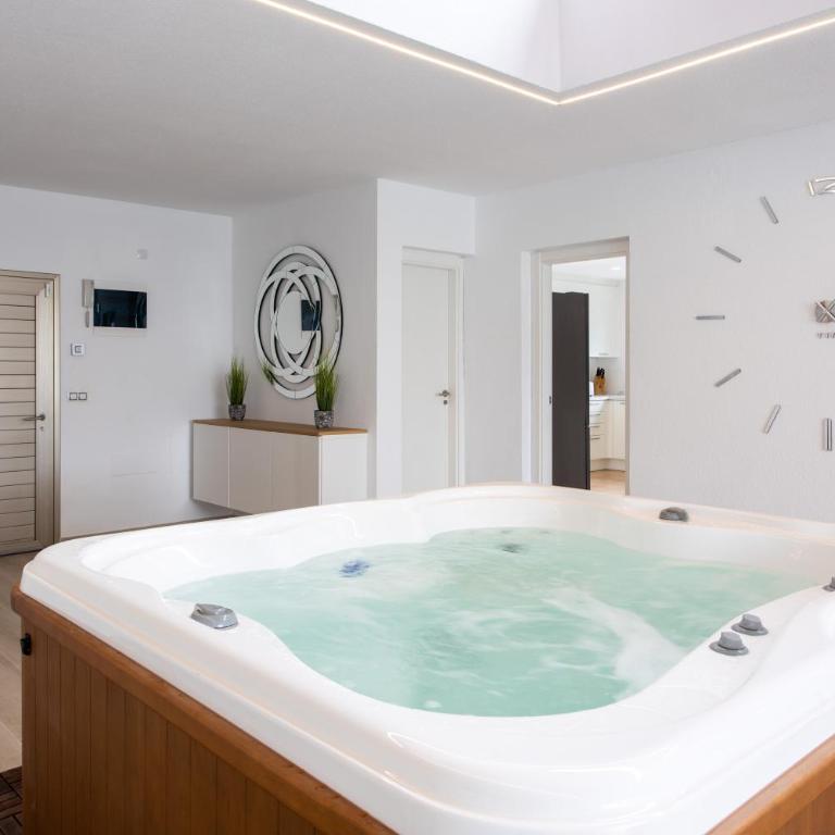 Luxury Villa Perla - Three-Bedroom Villa - 17