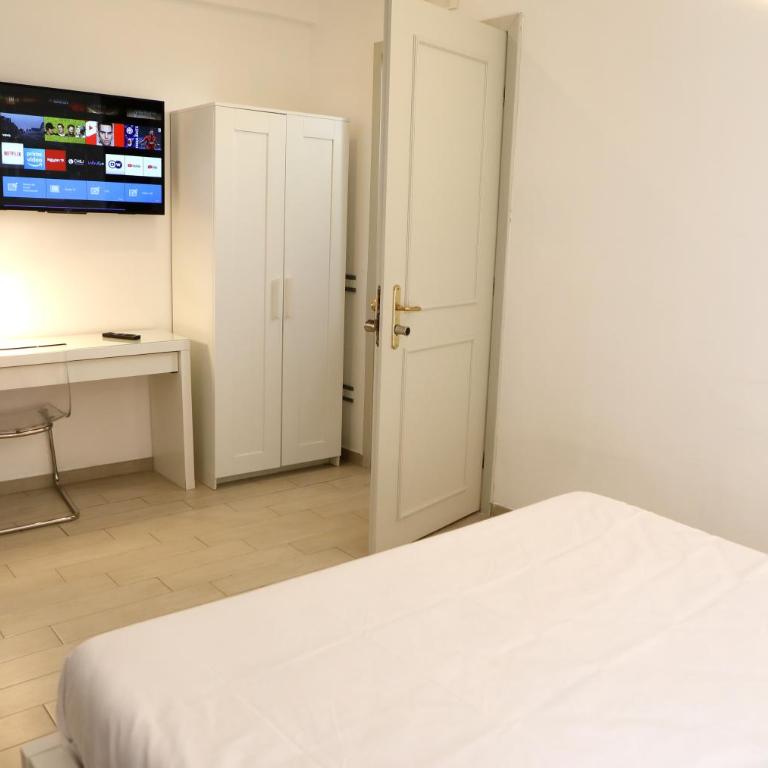 Up Hotel - Deluxe Double Room - 11