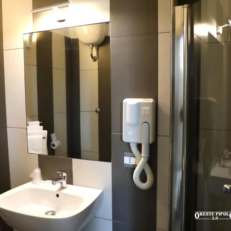 Up Hotel - Deluxe Twin Room - 1