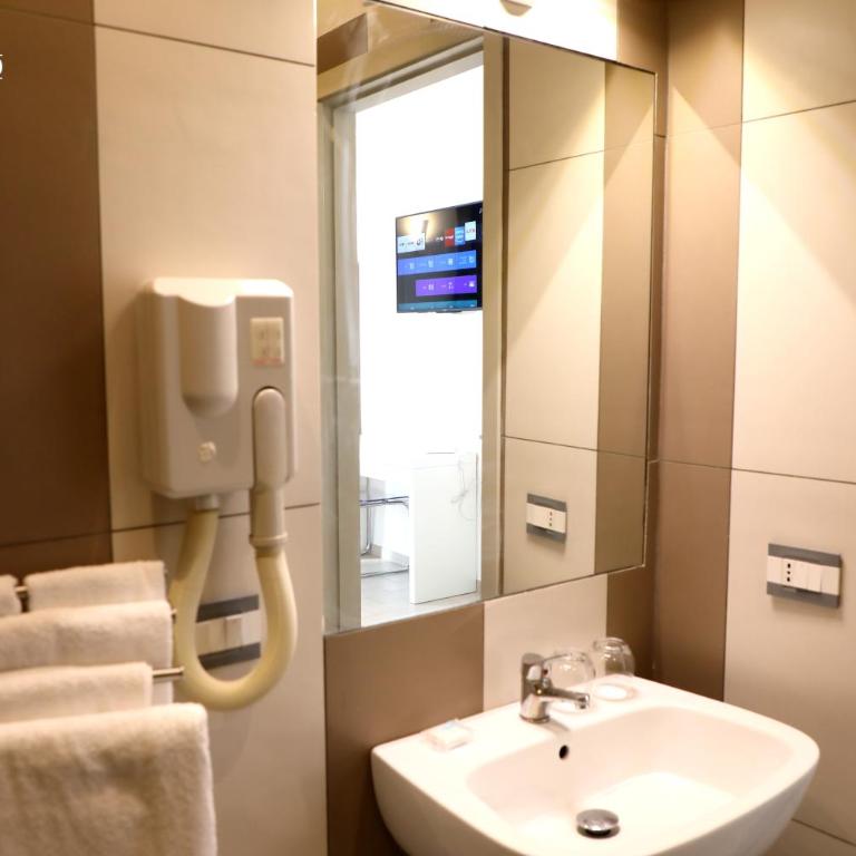 Up Hotel - Deluxe Double Room - 2