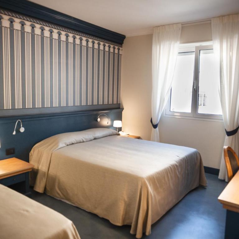 MH HOTEL VARAZZE - Camera Tripla Standard - 18