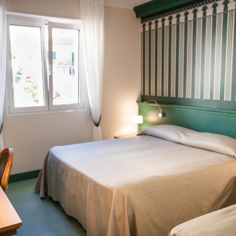MH HOTEL VARAZZE - Camera Tripla Standard - 19