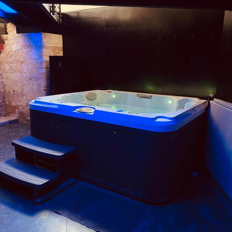 Mieuxqualhotel jacuzzi privatif La retro - Appartement 1 Chambre - 17