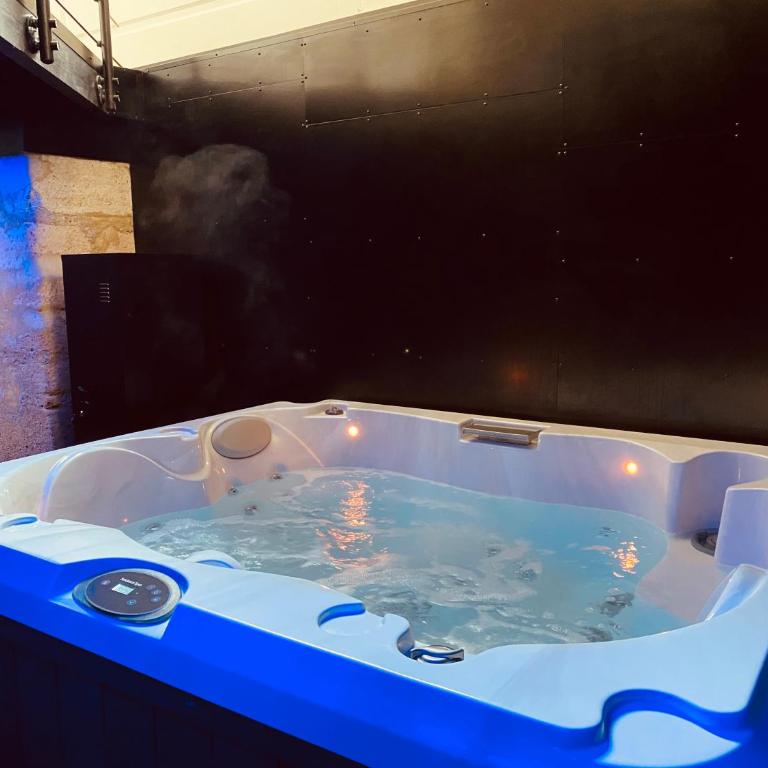 Mieuxqualhotel jacuzzi privatif La retro - Appartement 1 Chambre - 4