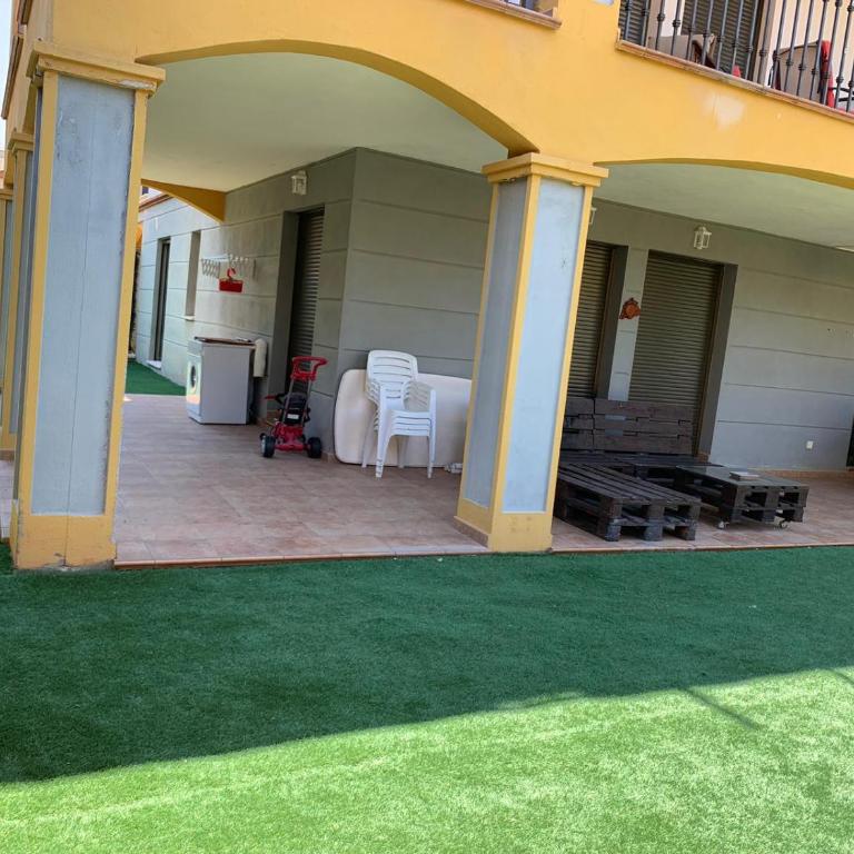 Apartamento con jardín privado y acceso a piscina - Apartamento de 3 dormitorios - 9