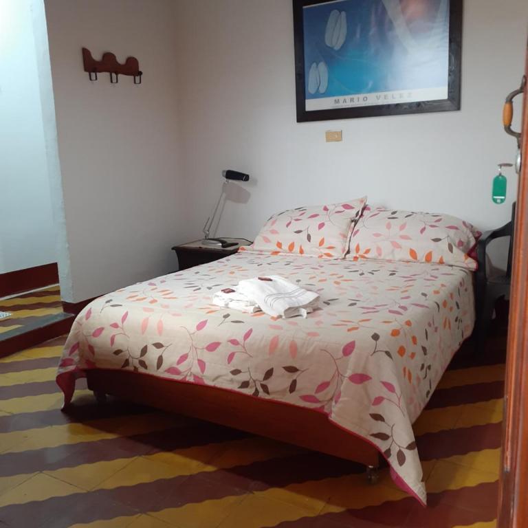Hostal La Comedia - Double Room with Private Bathroom - 1