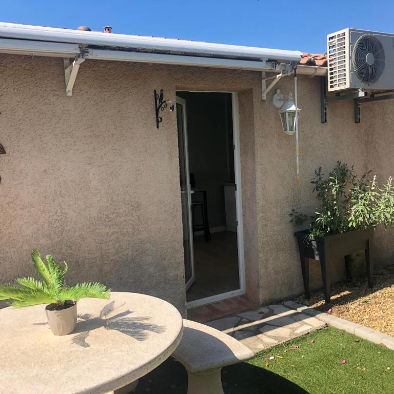 Studio refait à neuf avec jardin Aigues Mortes - Apartment mit 1 Schlafzimmer - 5