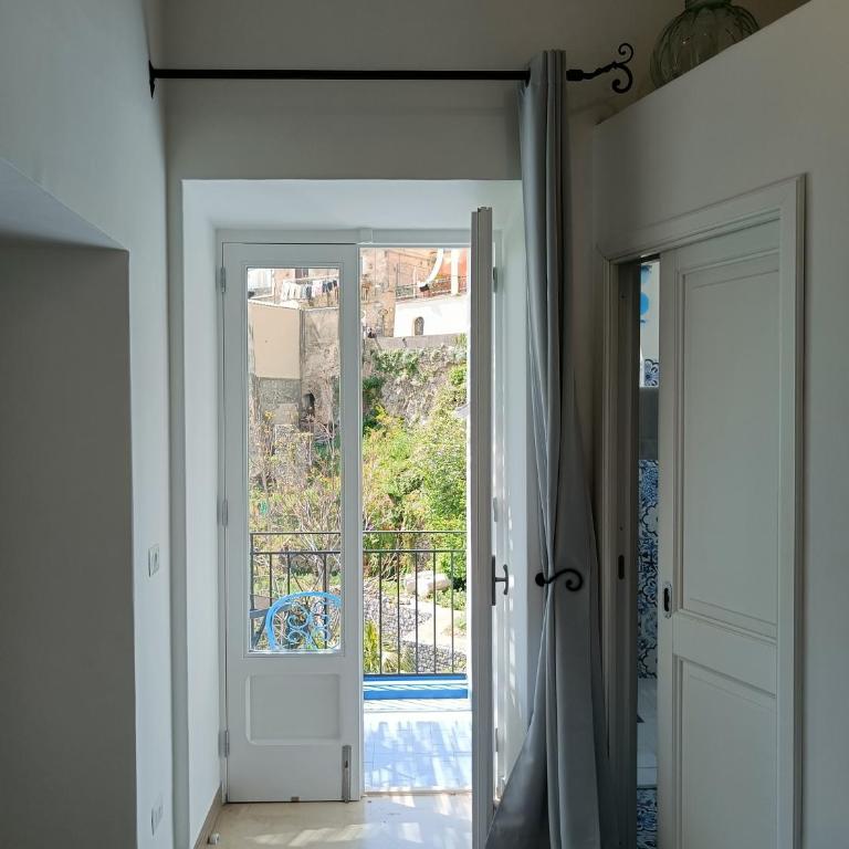 Regina Margherita - Appartamento con 2 Camere da Letto, Balcone e Vista mare - 2