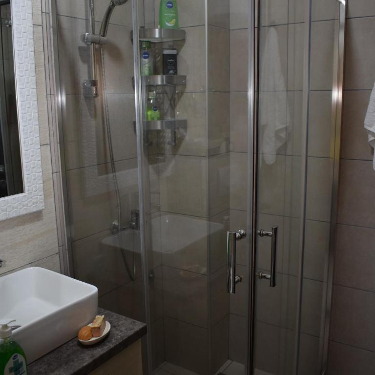 NATURA LUX MILMARI k 12 - Studio s King-sajz Krevetom i Sofom na Izvlačenje - 25
