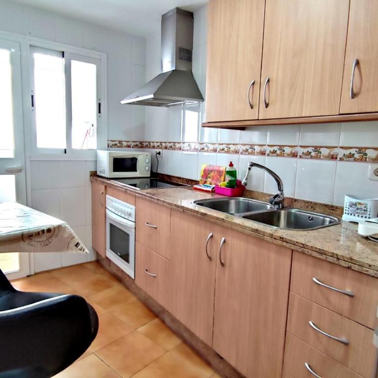 Nice Home Family - Alojamientos La Torre - Three-Bedroom Apartment - 18