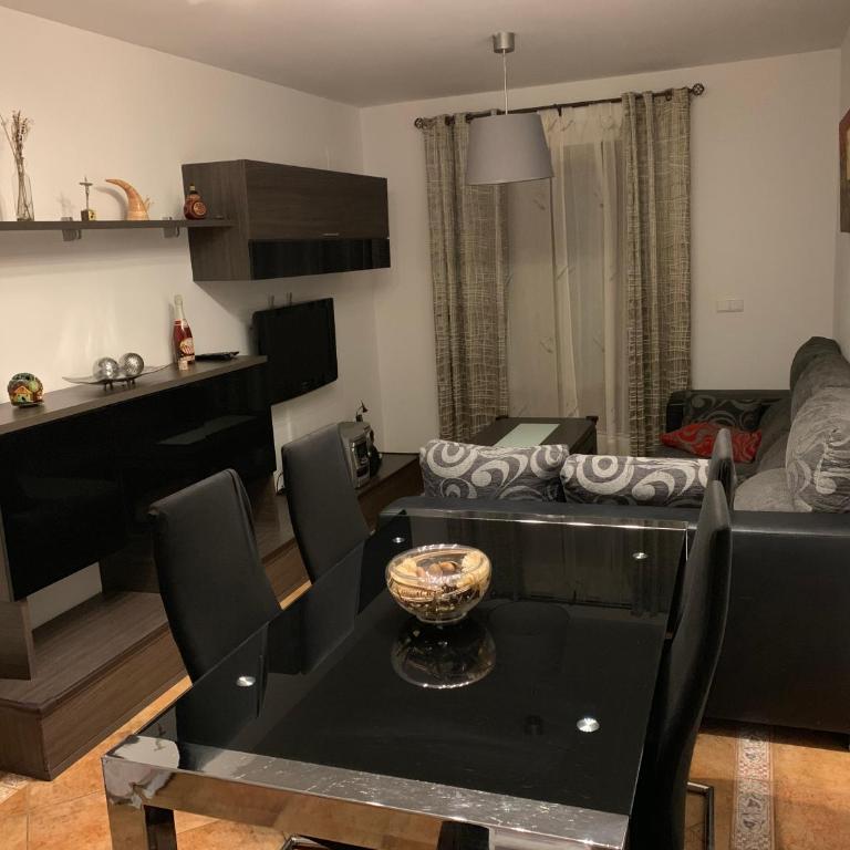 Apartamento con jardín privado y acceso a piscina - Apartamento de 3 dormitorios - 28
