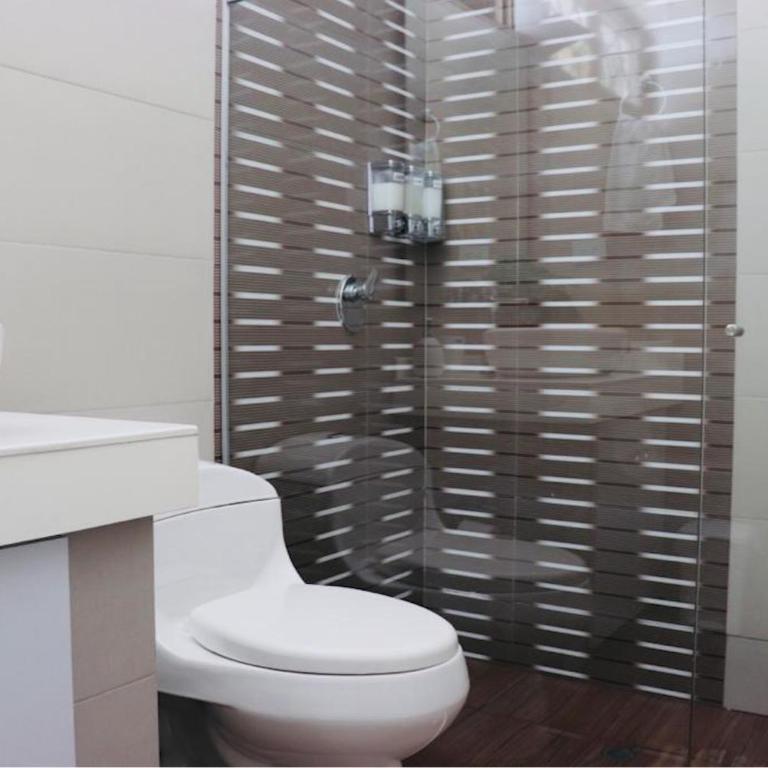 Hermosa casa ideal para grupos y familias con patio amplio cerca al Malecón - Four-Bedroom House - 16