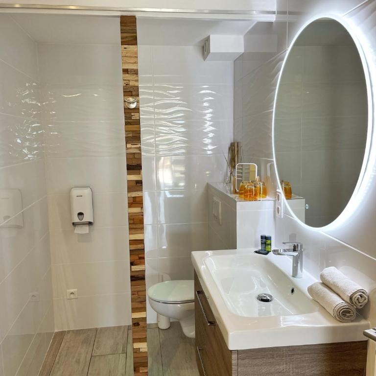 Hôtel Beau Soleil - Suite Junior - Vue sur Piscine - 5