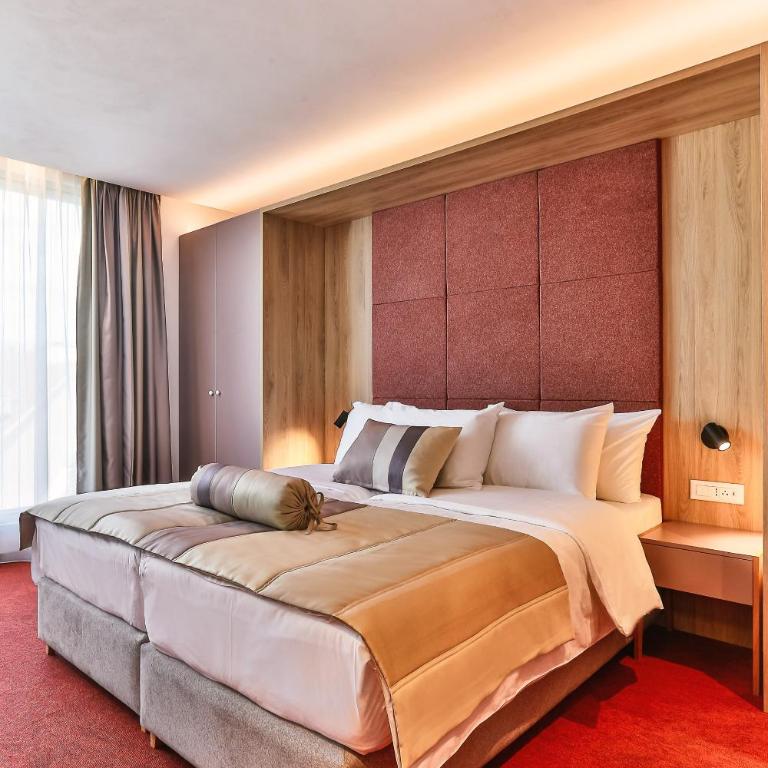 Carine Hotel Centar - Twin Room with Private Bathroom - 11