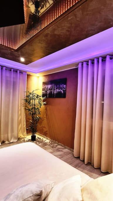 RoyalSpa appartement d'amour avec jacuzzi privatif - One-Bedroom Apartment - 13