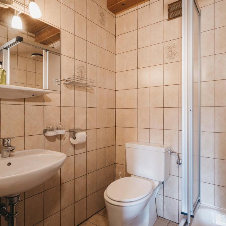 Haus Bellevue - Standard Triple Room - 3