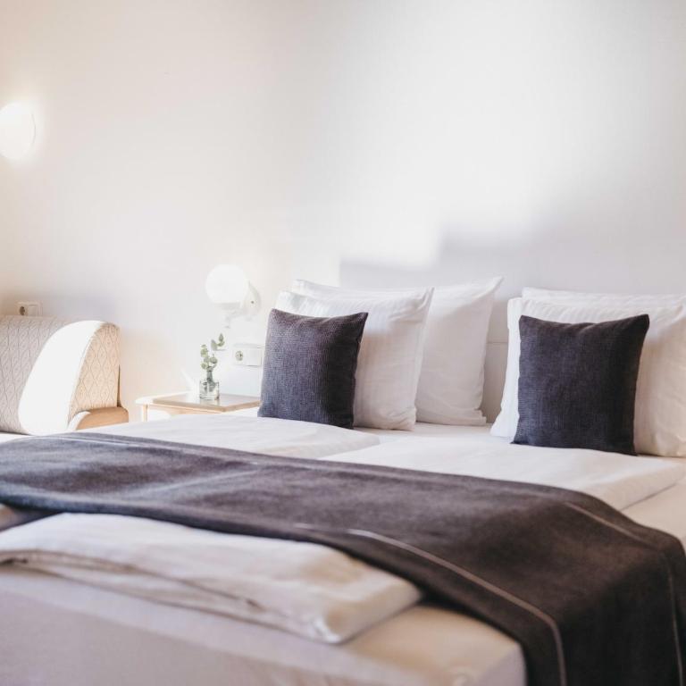 Haus Bellevue - Standard Triple Room - 2