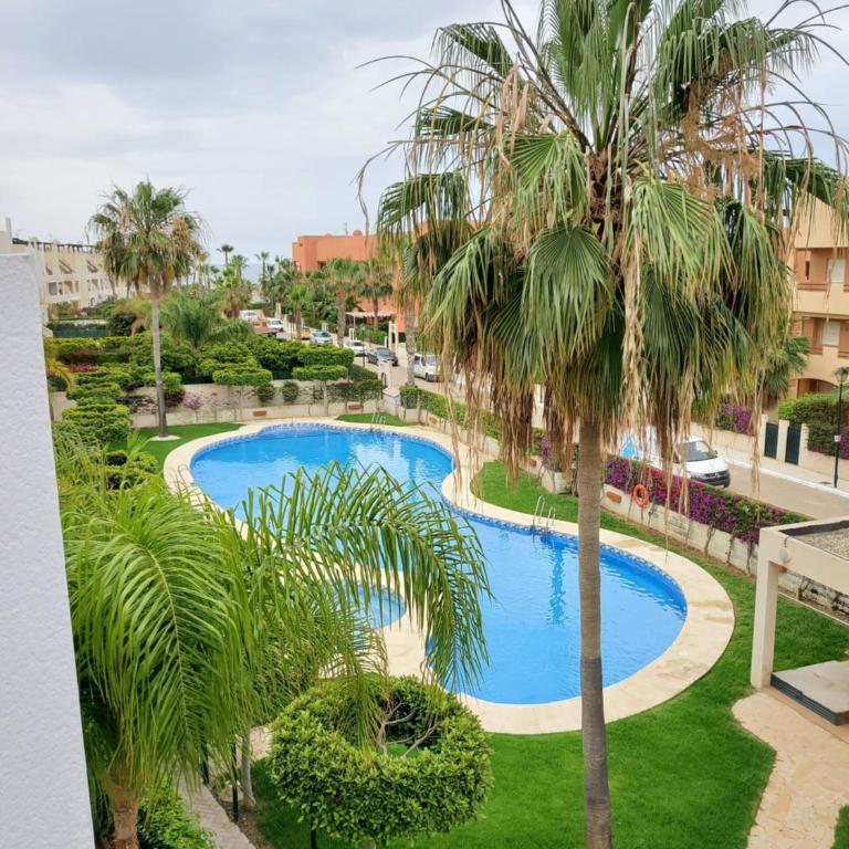 ¡Bajo precioso con salida directa a la piscina comunitaria en Paraíso de Vera! - Apartamento de 2 dormitorios - 65