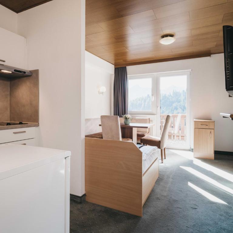 Haus Bellevue - Three-Bedroom Apartment - 4
