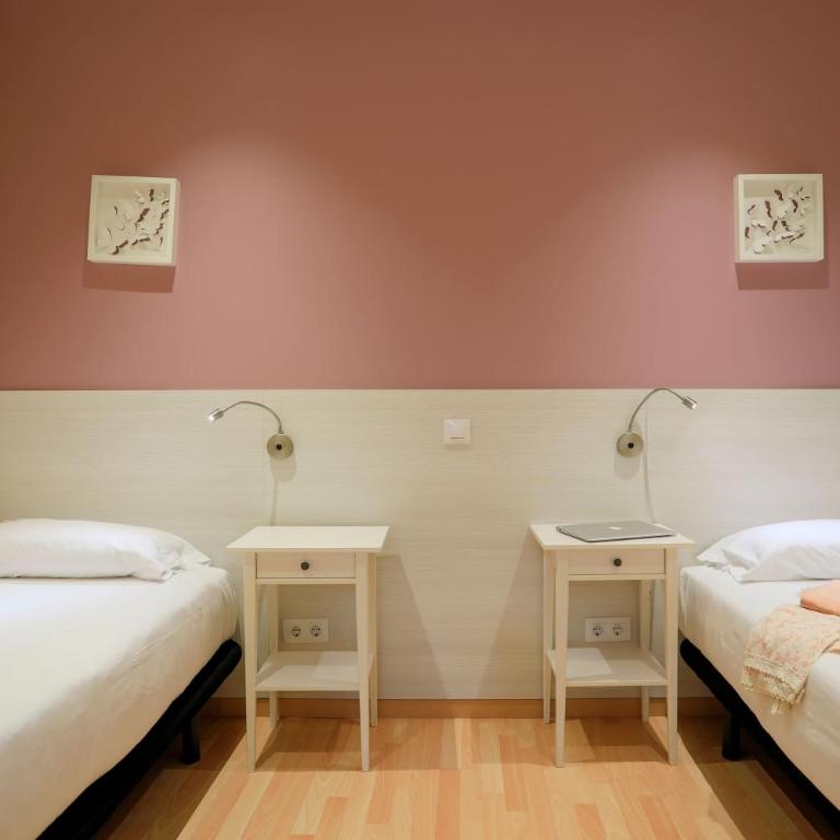 BBarcelona Sagrada Familia Flats - Four-Bedroom Apartment - 1