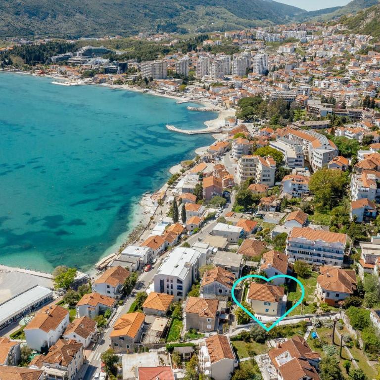 Magnolia Apartments - 3 min by walk to the beautiful beach - One-Bedroom Apartment - 2