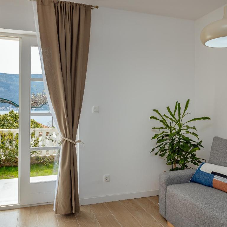Magnolia Apartments - 3 min by walk to the beautiful beach - One-Bedroom Apartment - 5