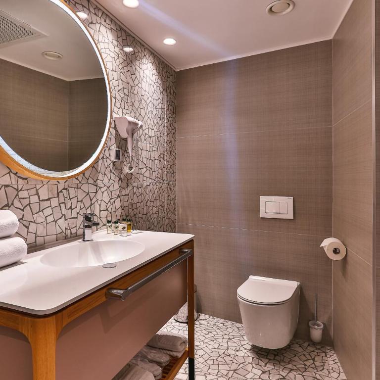 Carine Hotel Centar - Twin Room with Private Bathroom - 1