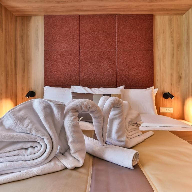 Carine Hotel Centar - Twin Room with Private Bathroom - 2