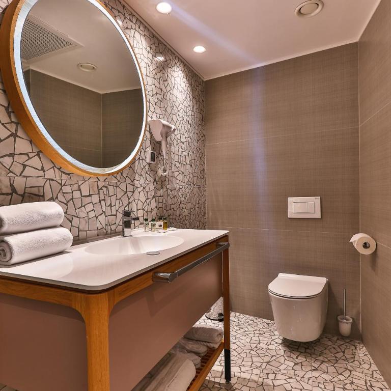 Carine Hotel Centar - Twin Room with Private Bathroom - 12