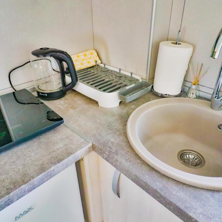 Simo apartments airport Podgorica - Studio Apartment - 11