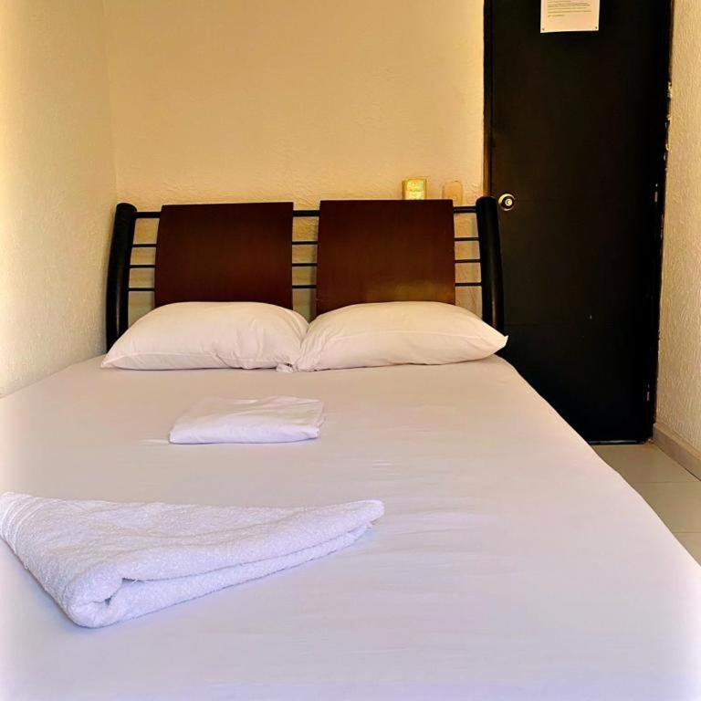 Hostel Green Light - Habitación Doble Estándar con ventilador - 2