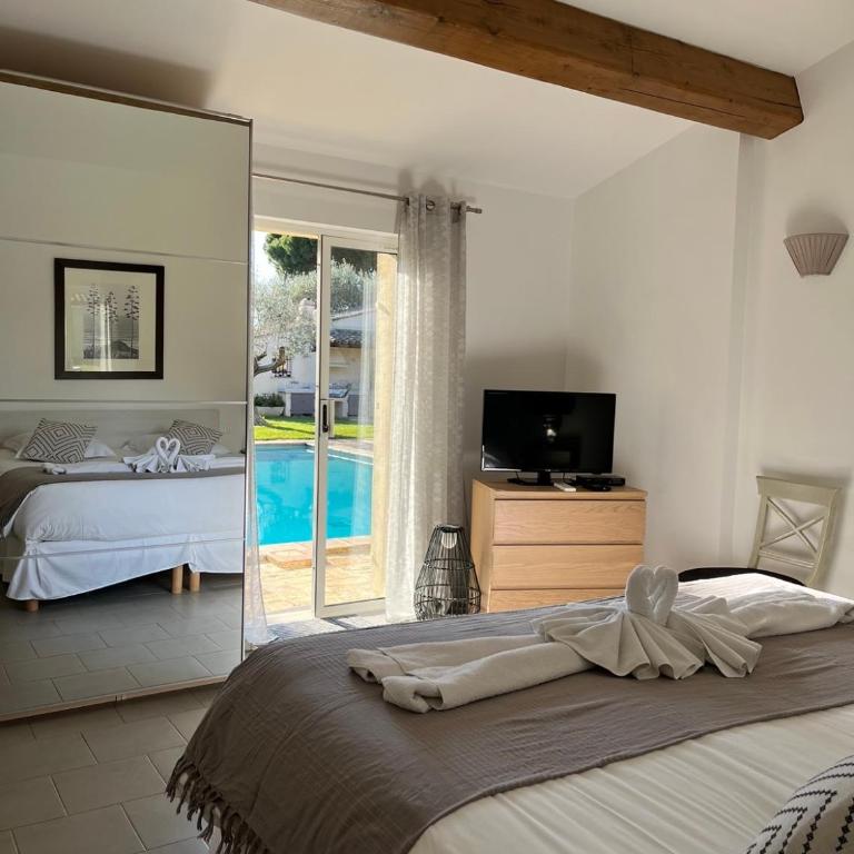 Villa Made - Chambre Double Supérieure - Vue sur Piscine - 4