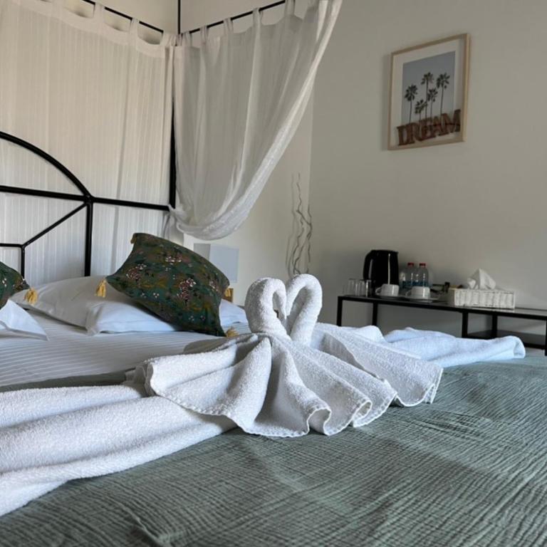 Villa Made - Chambre Double Supérieure - Vue sur Piscine - 12