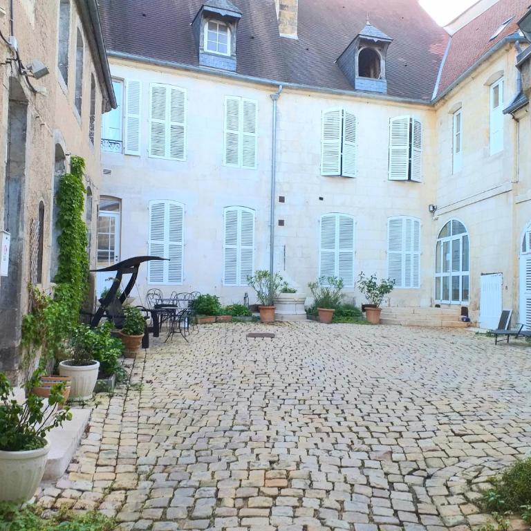 A la Grosse Armée - Dans hôtel particulier, hypercentre avec garage, au calme - Appartement 2 Chambres - 8