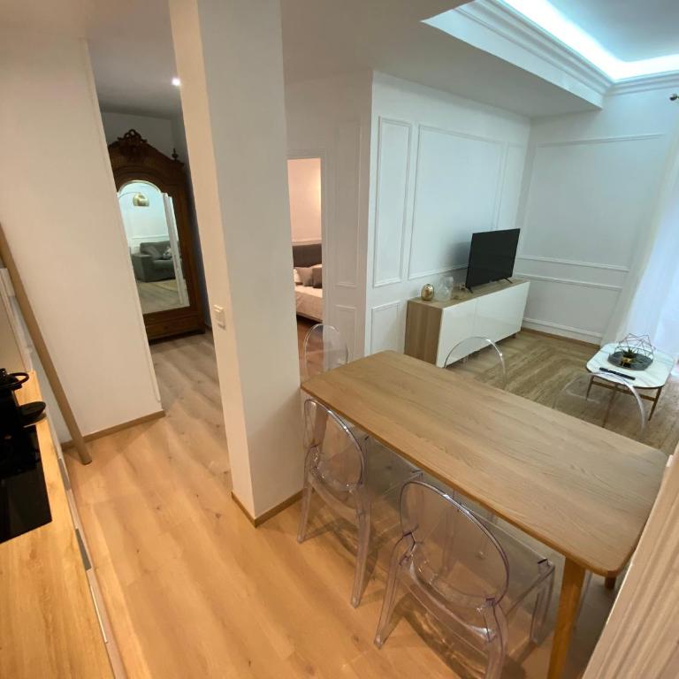 Lovely Spacious Large Patio Heart of Monaco - One-Bedroom Apartment - 3