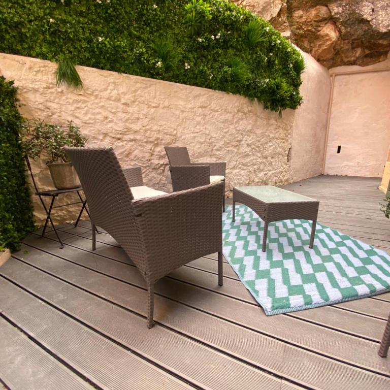 Lovely Spacious Large Patio Heart of Monaco - One-Bedroom Apartment - 18