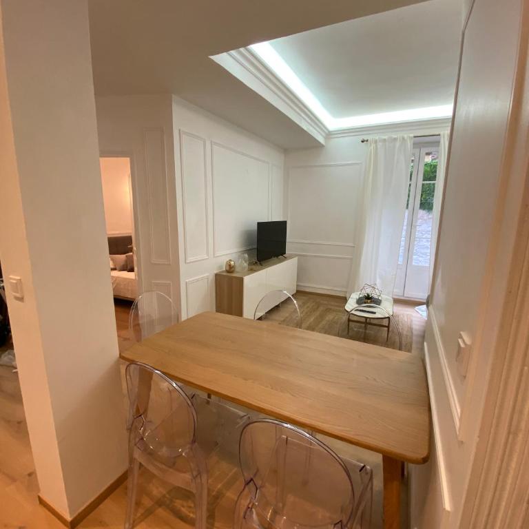 Lovely Spacious Large Patio Heart of Monaco - One-Bedroom Apartment - 8