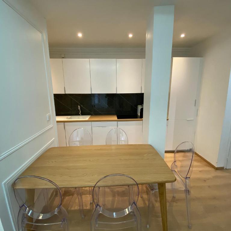 Lovely Spacious Large Patio Heart of Monaco - One-Bedroom Apartment - 9