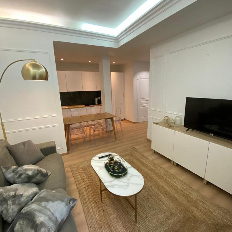 Lovely Spacious Large Patio Heart of Monaco - One-Bedroom Apartment - 1