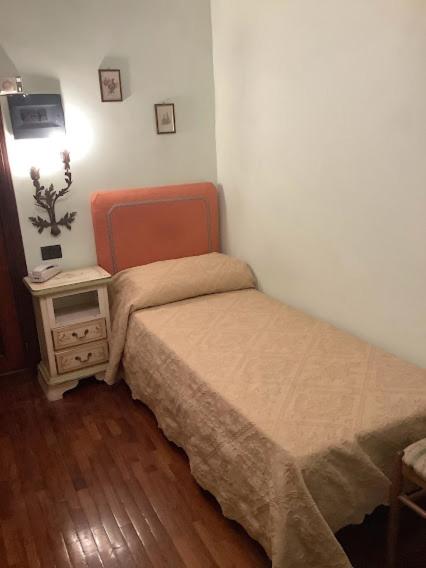 Hotel Savona - Camera Singola con Bagno Privato - 1
