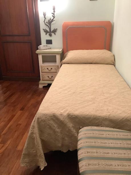 Hotel Savona - Camera Singola con Bagno Privato - 3