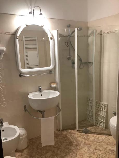 Hotel Savona - Camera Singola con Bagno Privato - 8