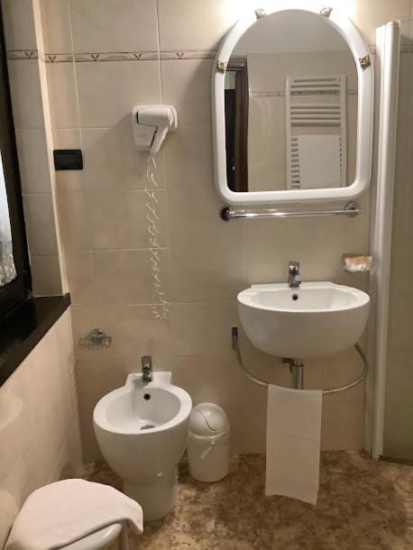 Hotel Savona - Camera Singola con Bagno Privato - 9