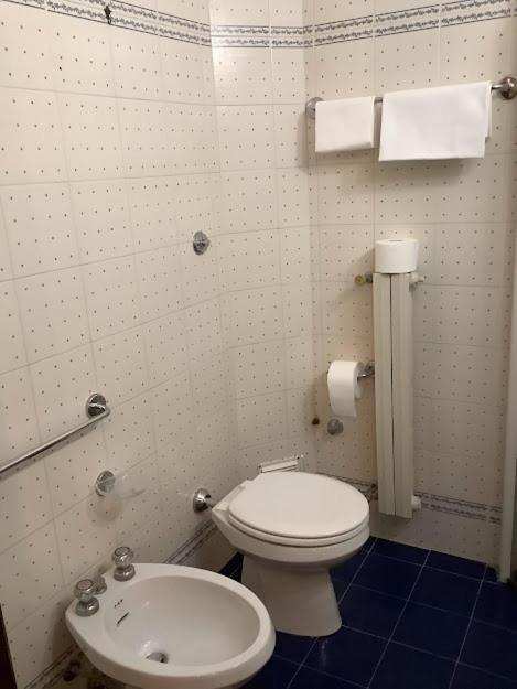 Hotel Savona - Camera Familiare con Bagno Privato - 8