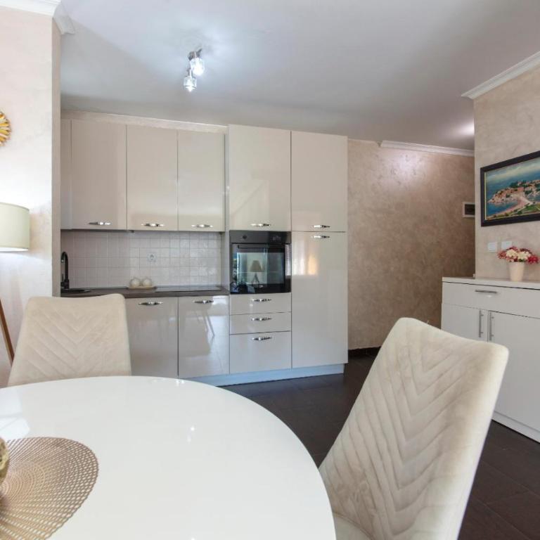 ENA Apartment - One-Bedroom Apartment - 14