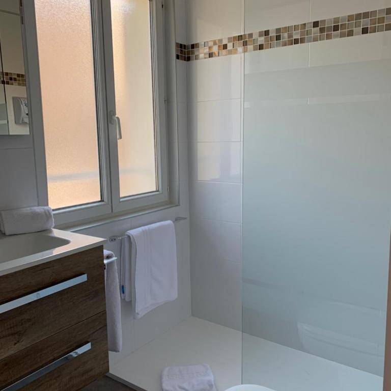 Hôtel Beau Rivage - Chambre Familiale avec Vue sur le Parc - 9