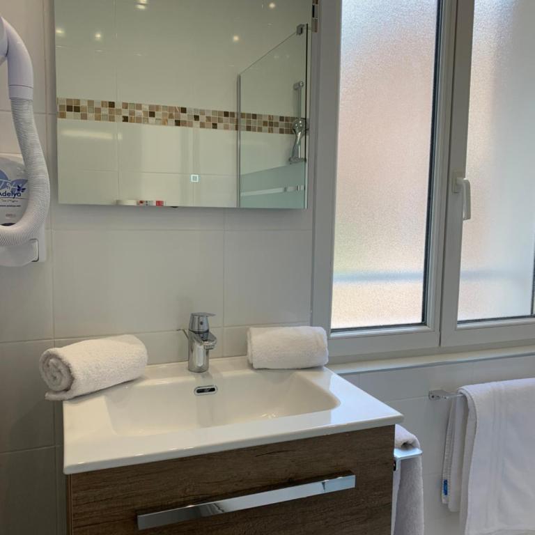 Hôtel Beau Rivage - Chambre Familiale avec Vue sur le Parc - 8